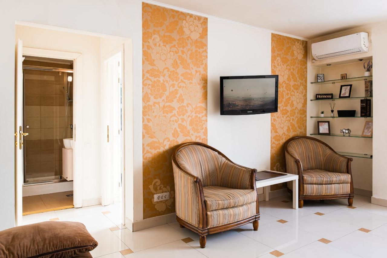 Central 2Br Apartment With Balcony - Italian Church & City View Bukarest Eksteriør billede