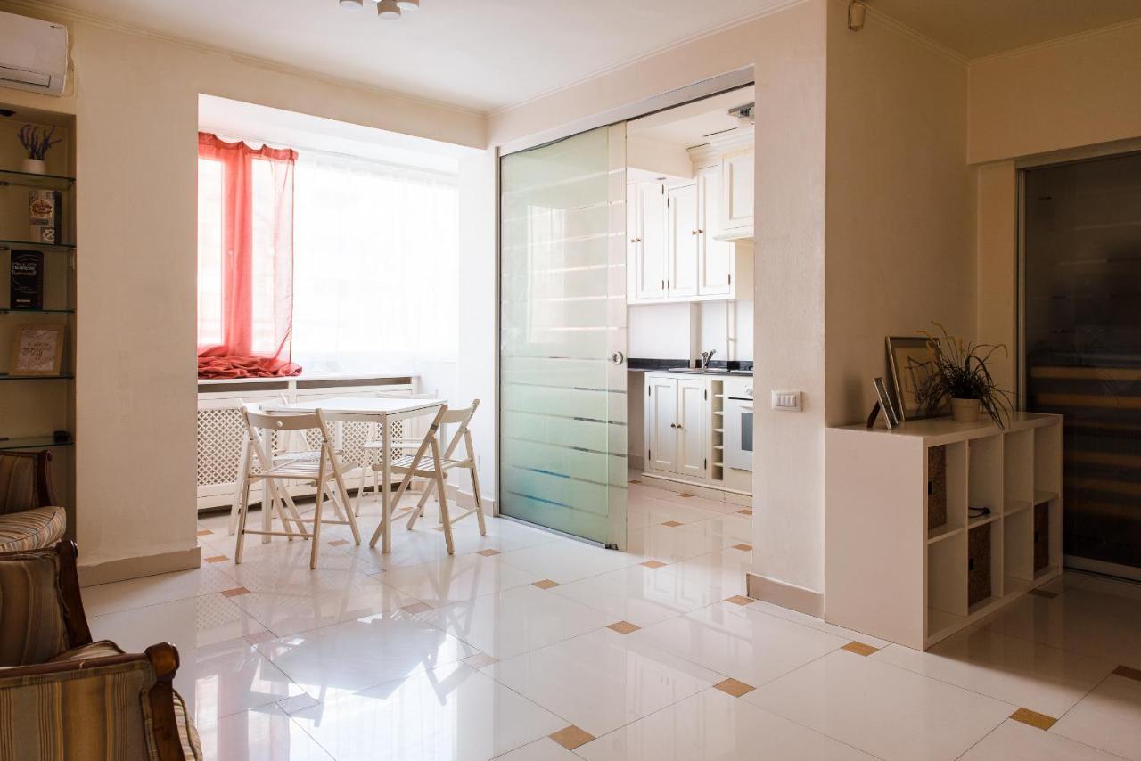 Central 2Br Apartment With Balcony - Italian Church & City View Bukarest Eksteriør billede