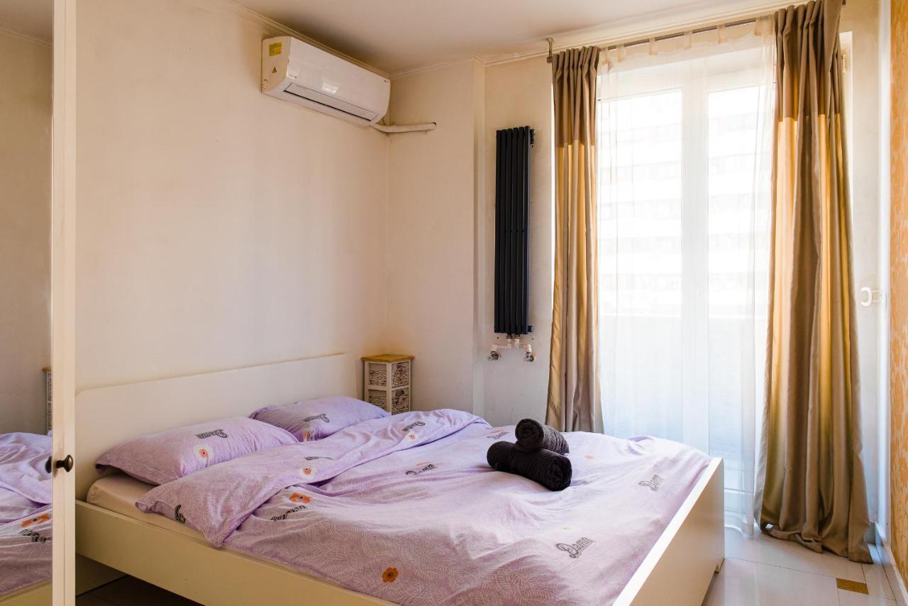 Central 2Br Apartment With Balcony - Italian Church & City View Bukarest Eksteriør billede