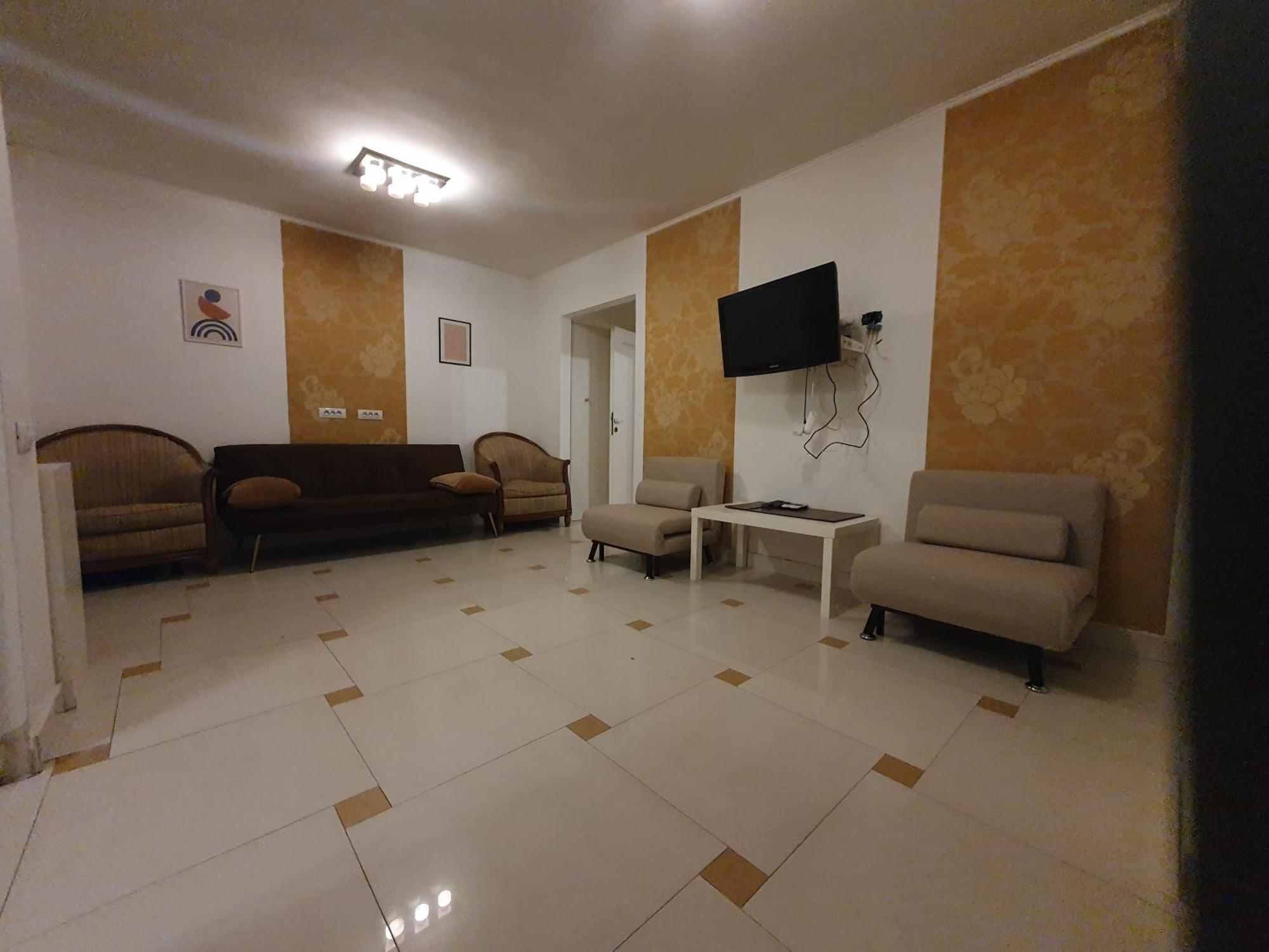 Central 2Br Apartment With Balcony - Italian Church & City View Bukarest Eksteriør billede