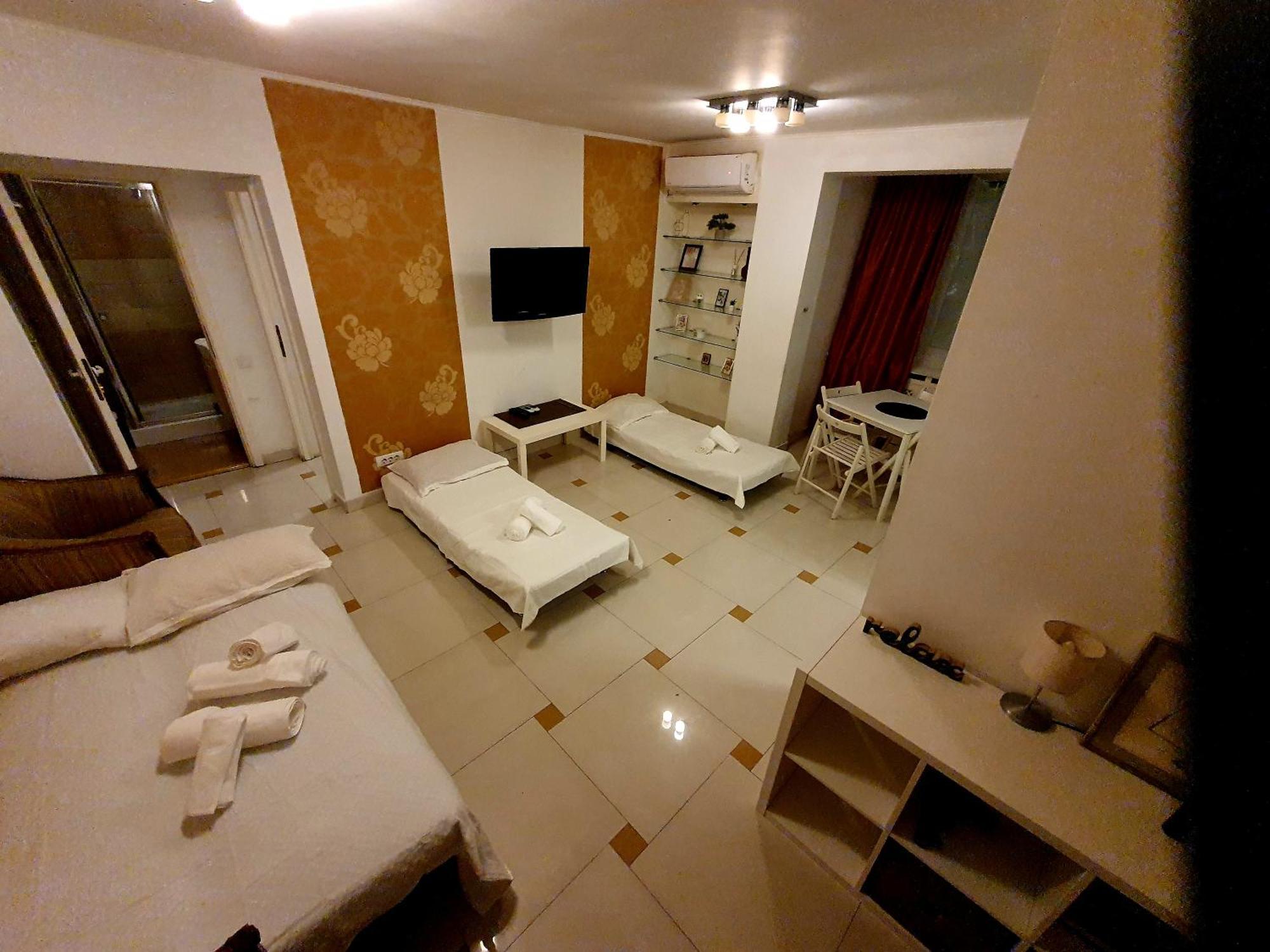 Central 2Br Apartment With Balcony - Italian Church & City View Bukarest Eksteriør billede