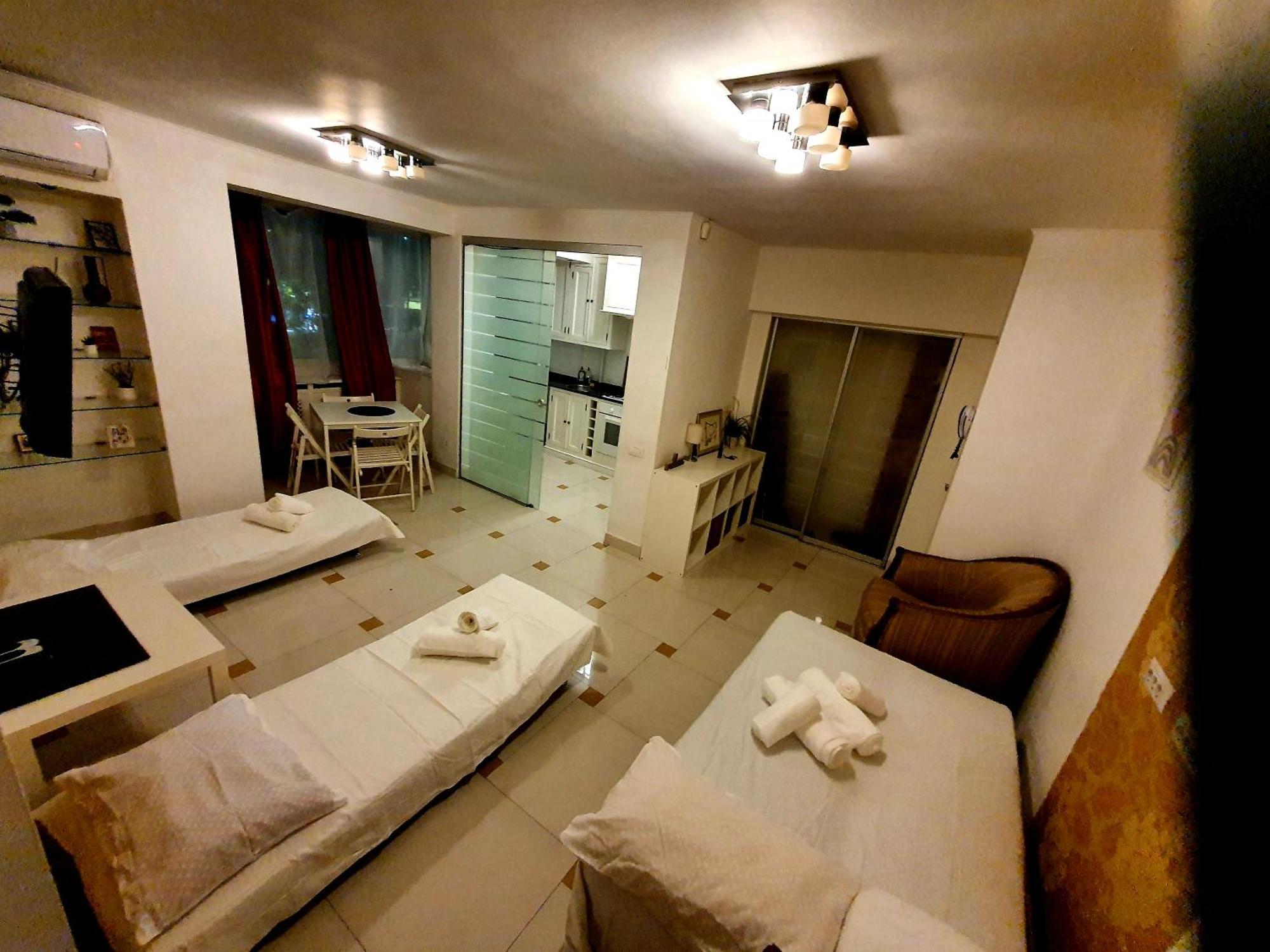 Central 2Br Apartment With Balcony - Italian Church & City View Bukarest Eksteriør billede