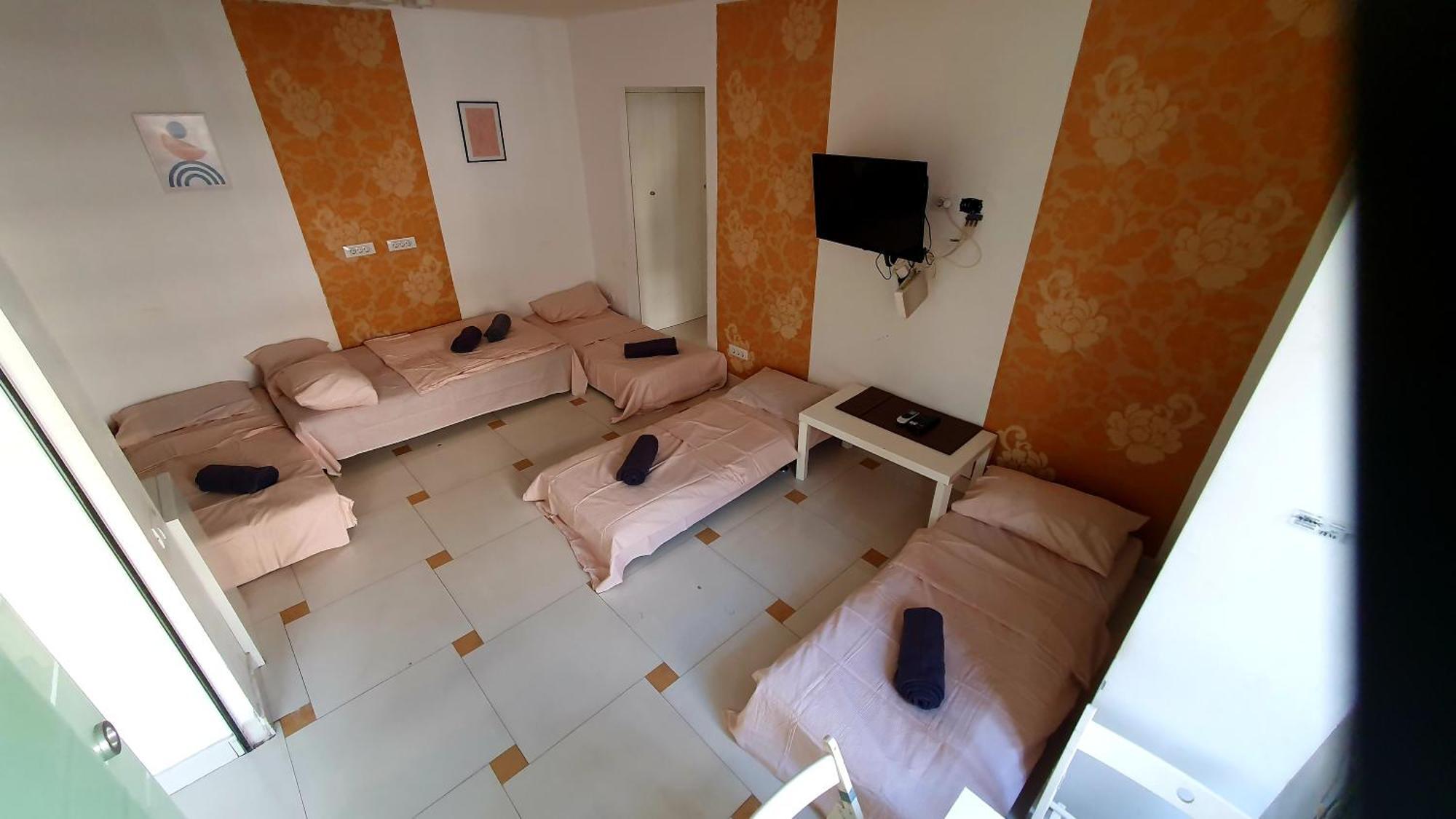 Central 2Br Apartment With Balcony - Italian Church & City View Bukarest Eksteriør billede