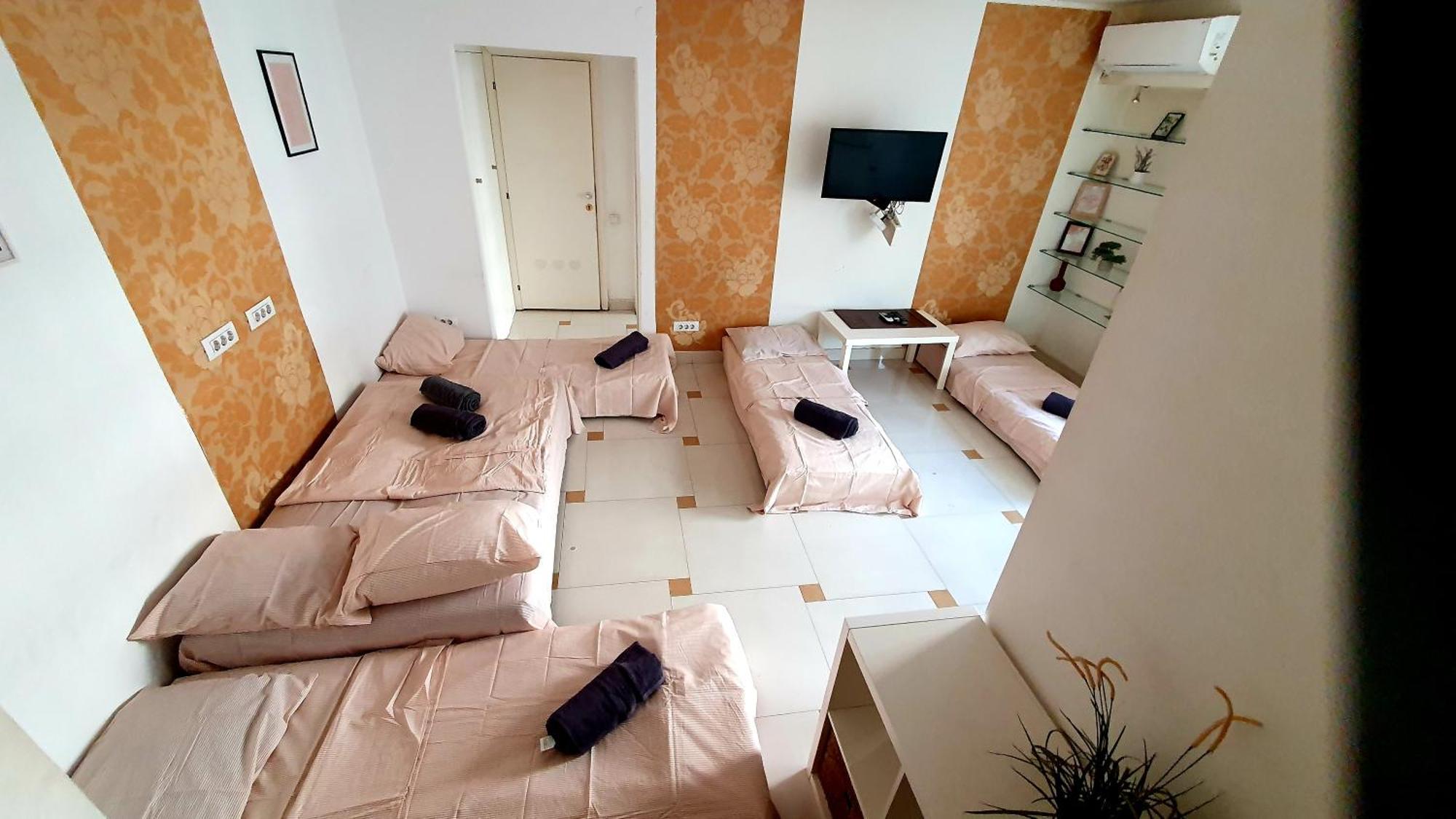 Central 2Br Apartment With Balcony - Italian Church & City View Bukarest Eksteriør billede